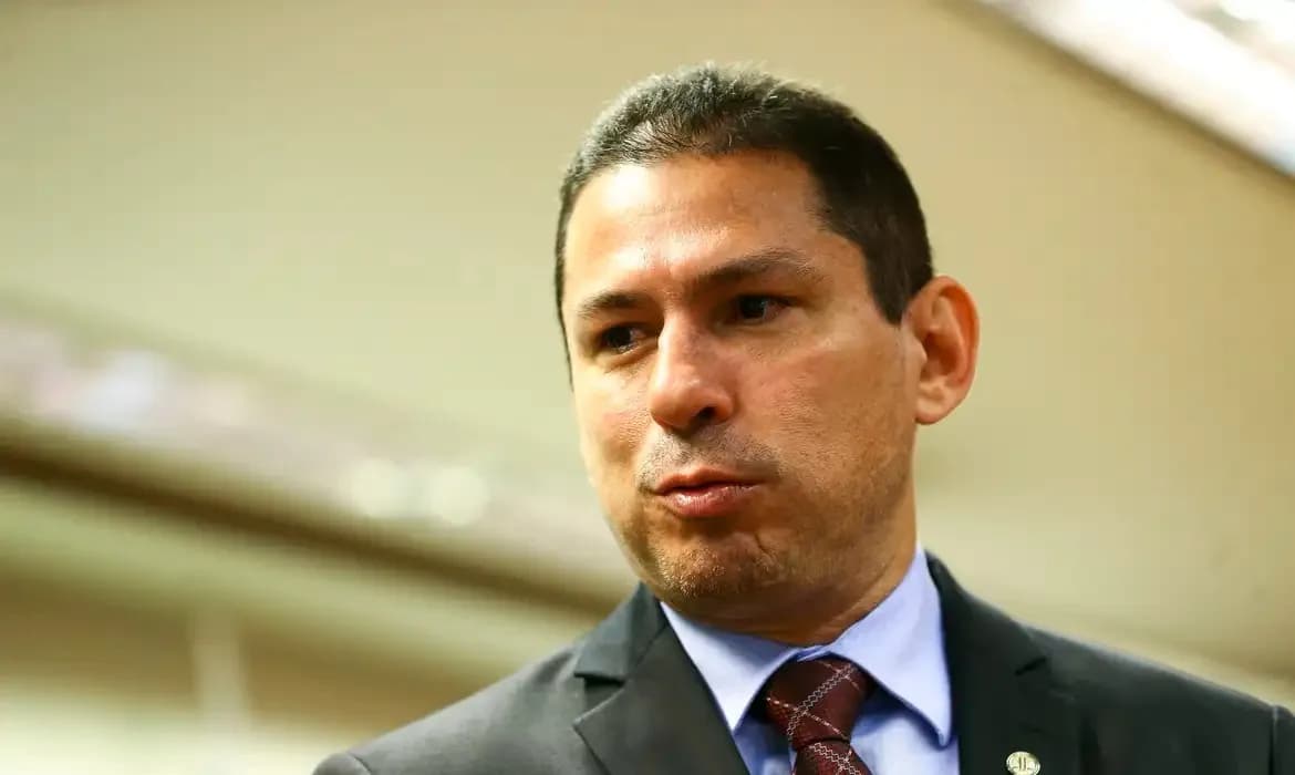 Marcelo Ramos responde caixinha de perguntas: ‘A queda da popularidade do governo Lula se deve a crise do pix, aumento do dólar e a inflação dos alimentos’