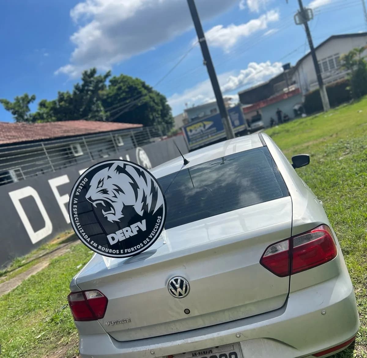 Motorista é preso ao dirigir carro com placa adulterada em Manaus