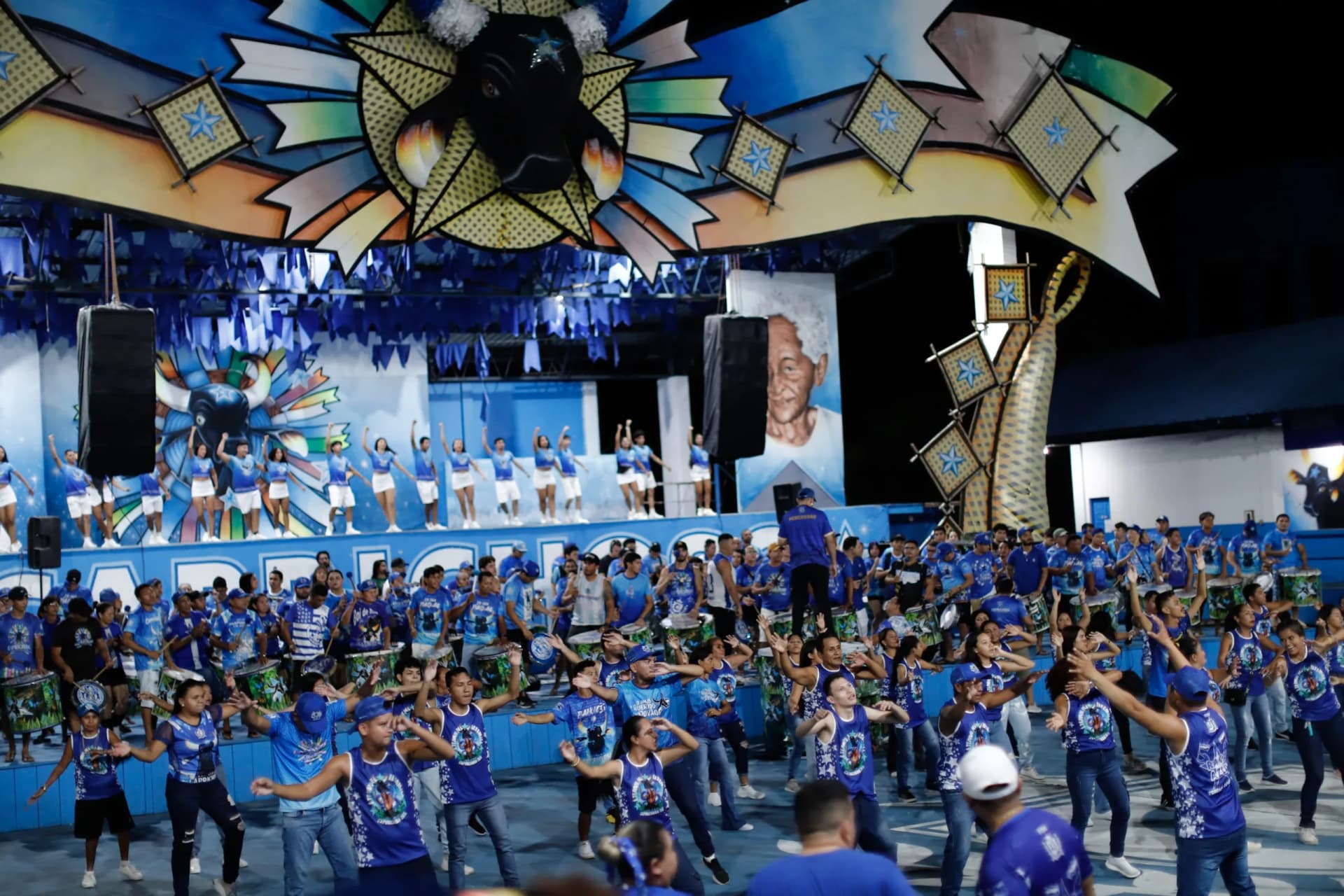 Esquenta para Carnaboi reúne o Povo Caprichoso em noite animada no Zeca Xibelão