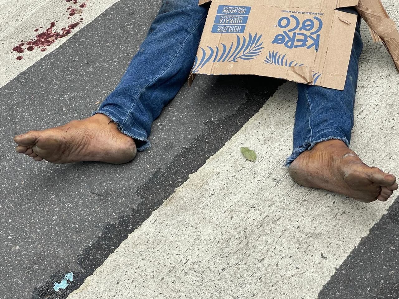 IMAGENS FORTES: “Venezuelano” é morto a facadas após briga por drogas no Coroado