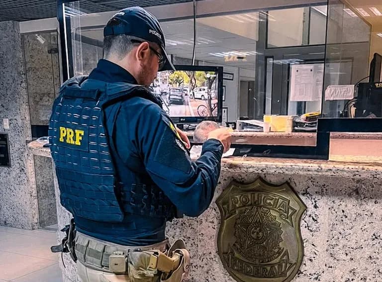 Passageiro é preso com ouro ilegal em ônibus na BR-174