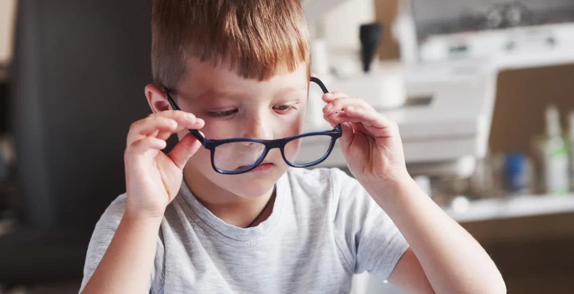 Pesquisa revela que 19% dos brasileiros em idade escolar têm problemas de visão