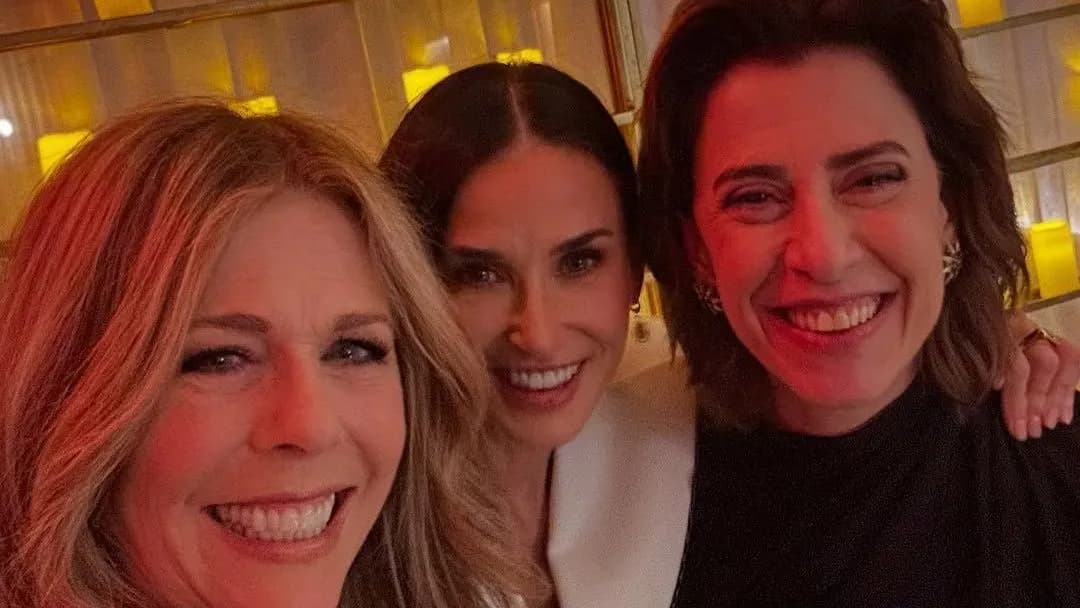 Demi Moore posta foto ao lado de Fernanda Torres em jantar do Oscar: “Honrada”