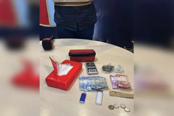 Em Manaus, PM apreende drogas e prende três homens