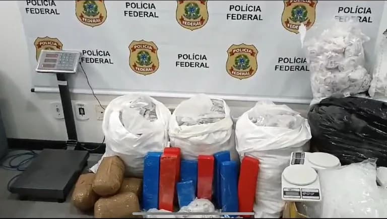 PF e PM prendem quatro pessoas com 70,5kg de drogas e armas na Região dos Lagos no Rio de Janeiro