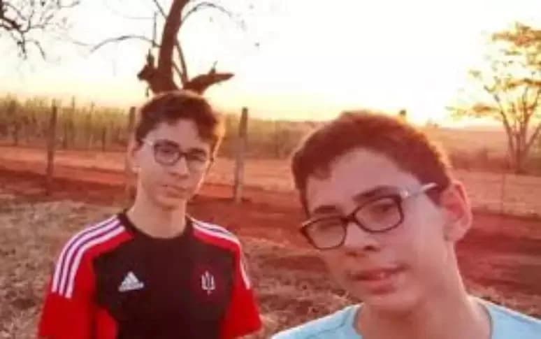 Gêmeos de 19 anos morrem afogados em lago de SP