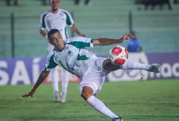 Lateral-esquerdo Alyson é anunciado pelo Amazonas FC