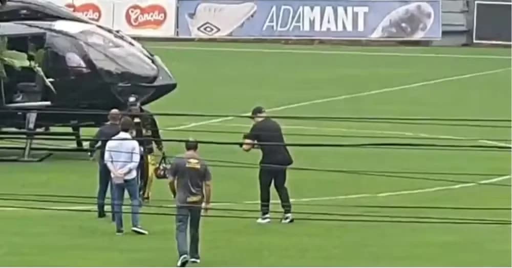 VÍDEO: Neymar chega de helicóptero para primeiro treino no Santos