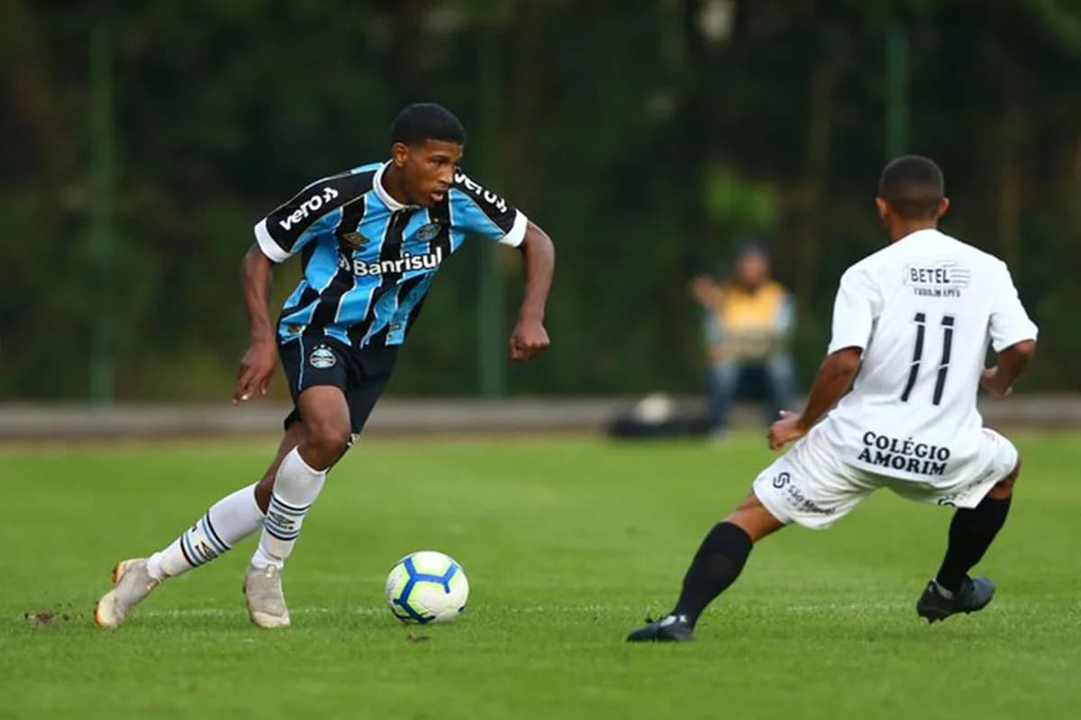 Amazonas FC negocia com lateral-direito Thomás Luciano, ex-Grêmio e Ponte Preta