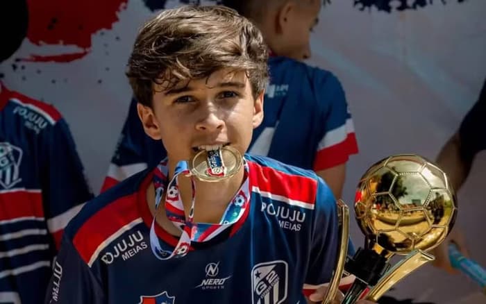 Jogador de 14 anos morre após passar mal durante partida de futebol em Goiás