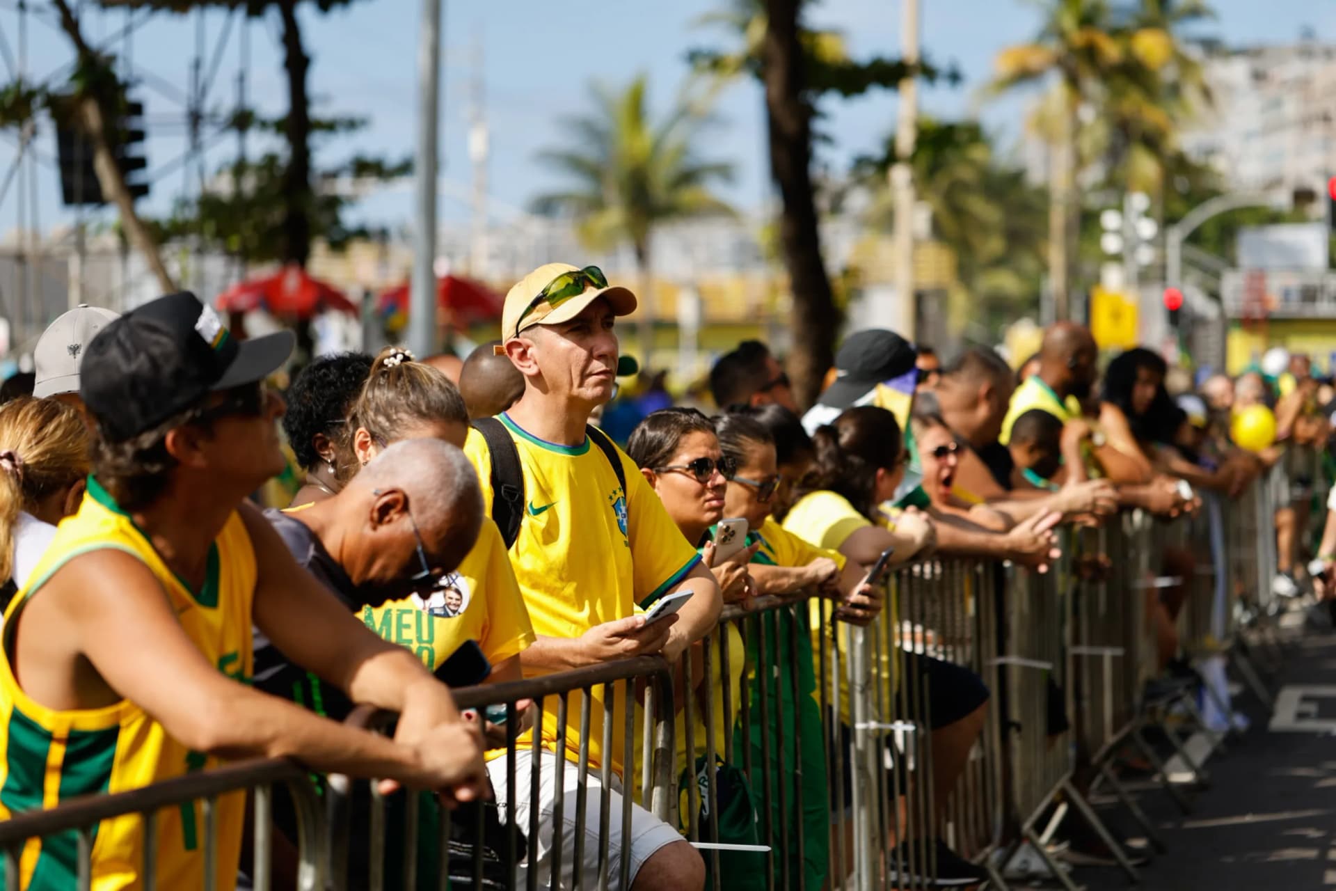 Manifestantes se concentram em Copacabana para ato por anistia neste domingo