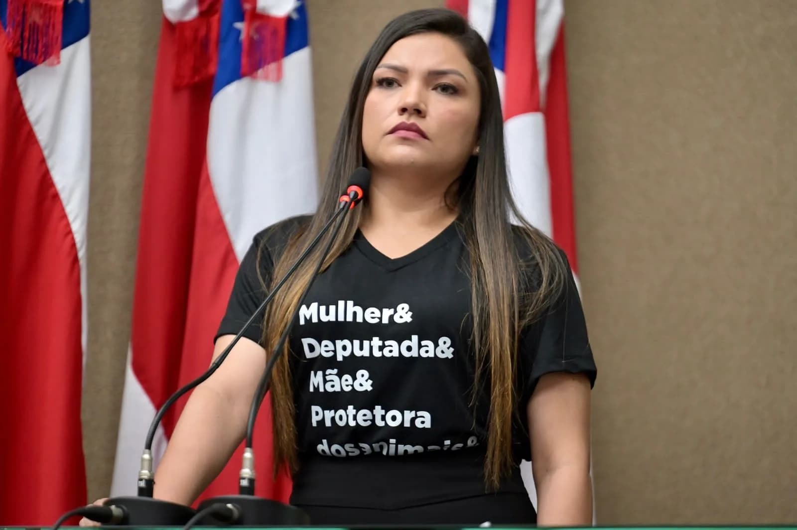 Joana Darc denuncia homem por dar coronhada e ameaçar servidor da Aleam com arma em condomínio de Manaus