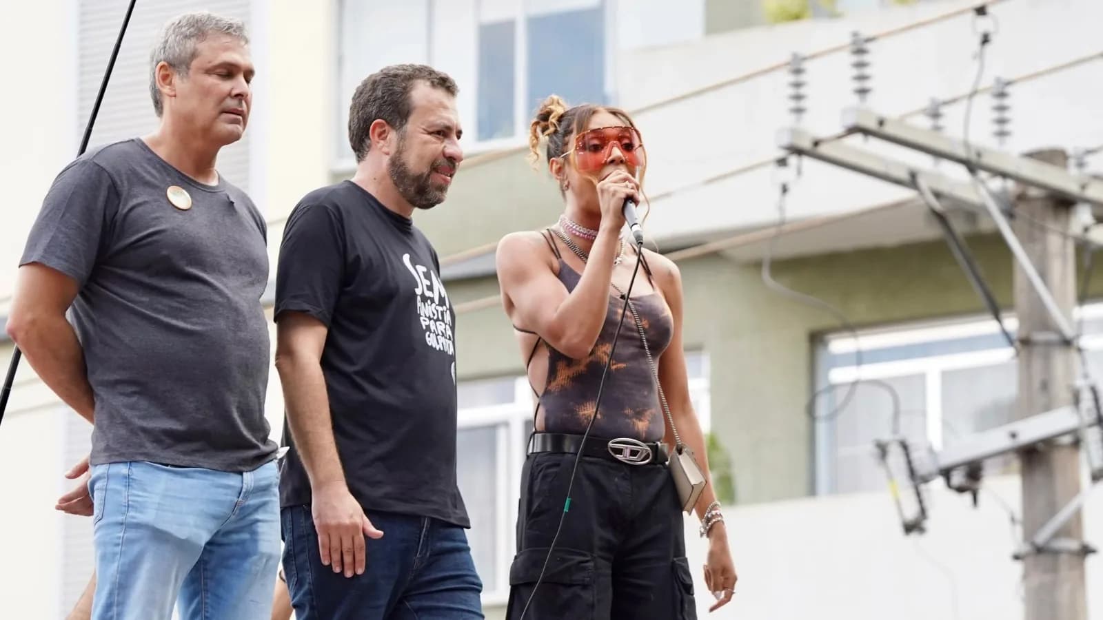 Manifestantes satirizam Bolsonaro e Trump em ato contra anistia e oposição faz piada