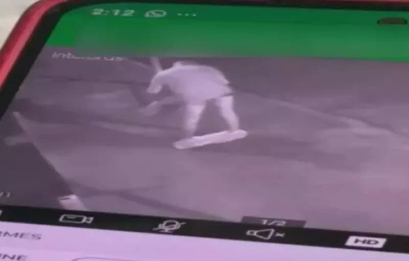 VÍDEO: Ladrão perde as calças e fica só de cueca durante furto em pizzaria de SP