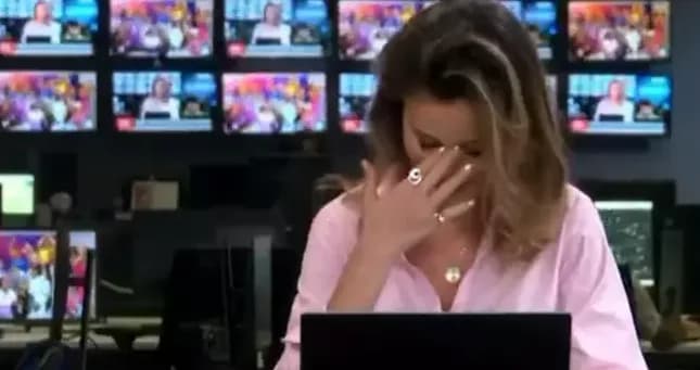 VÍDEO: Jornalista se corrige após dizer palavrão ao vivo