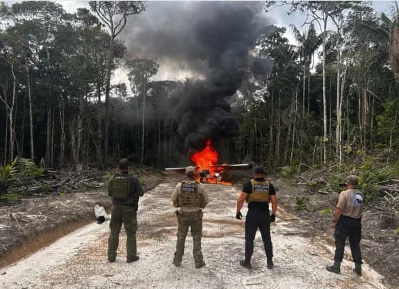 PF destrói aviões usados para transportar drogas no Amazonas