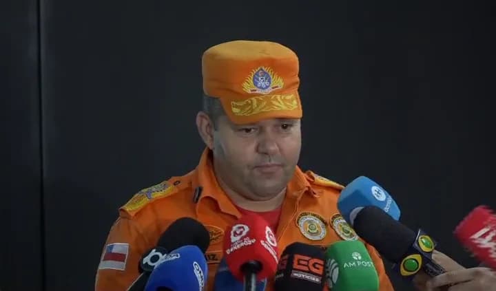 Bombeiros fazem varredura de 6 km em busca de homem levado por enxurrada em Manaus