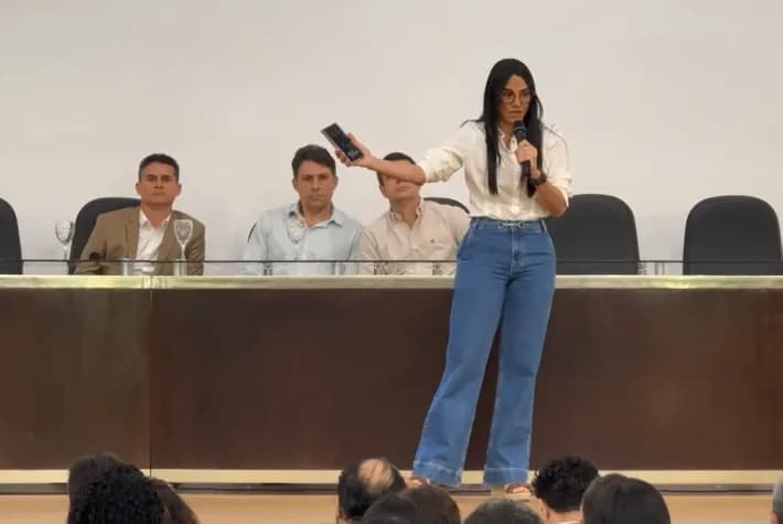 VÍDEO: secretária da Semsa comenta portaria que restringe posts de servidores: “Não é pra inibir liberdade de ninguém”