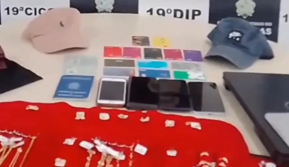 VÍDEO: Trio é preso por arrombar carros com ‘chapolin’ em estacionamentos de lojas em Manaus