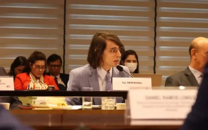 Amom Mandel denuncia abusos nos preços das passagens aéreas