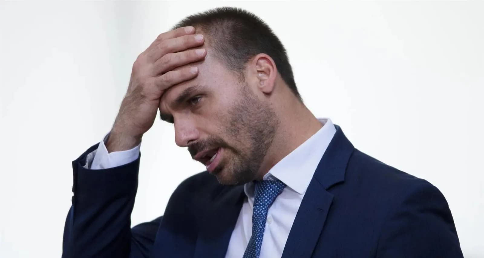 PT protocola pedido de cassação de Eduardo Bolsonaro na Câmara