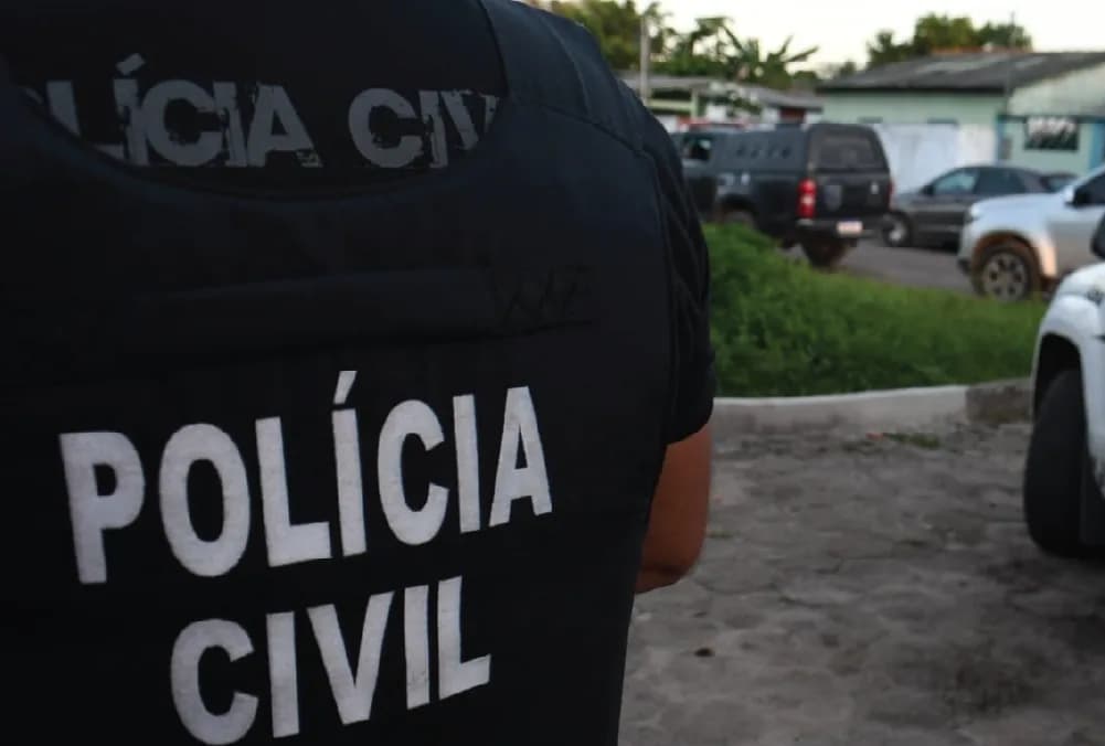 Pastor vai à delegacia ministrar culto e é preso por dever pensão alimentícia em Urucará