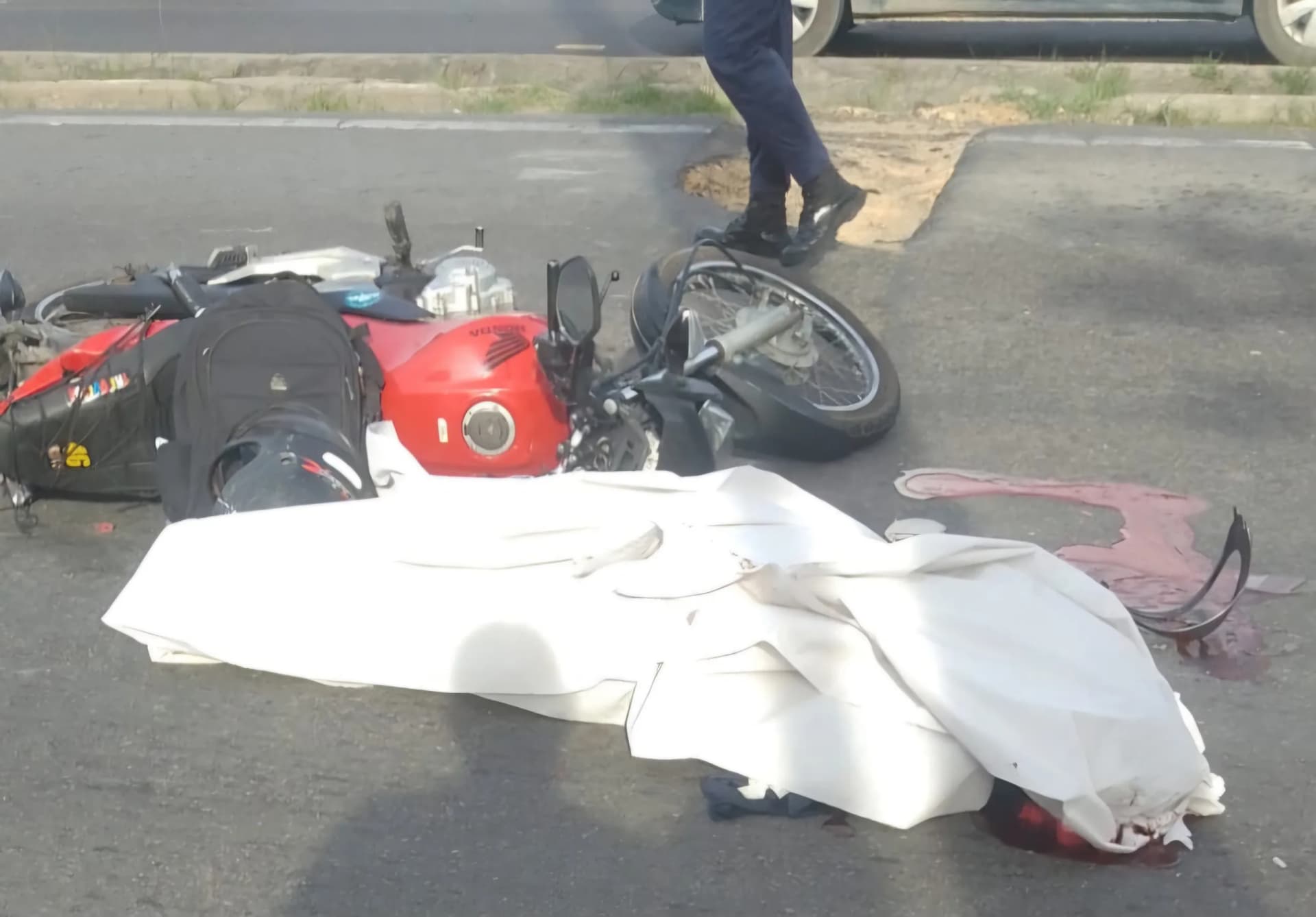 IMAGENS FORTES: Motociclista morre durante grave acidente em Manaus
