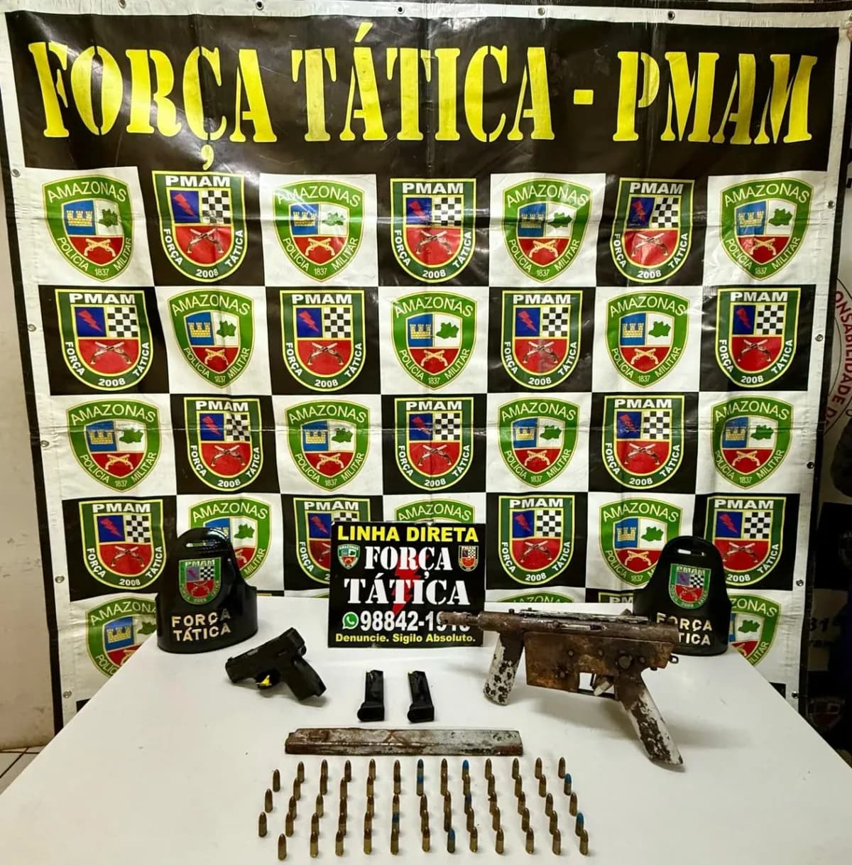 Criminosos fogem e abandonam submetralhadora e munições em casa abandonada no Amazonas