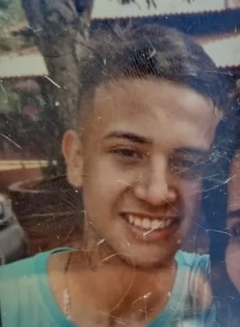 IMAGENS FORTES: Motorista agoniza até a morte após bater em poste em avenida de Manaus