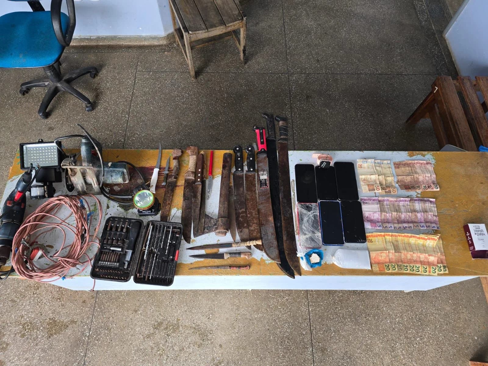 Filho é preso com amigo após tentar matar o próprio pai a pauladas no Amazonas