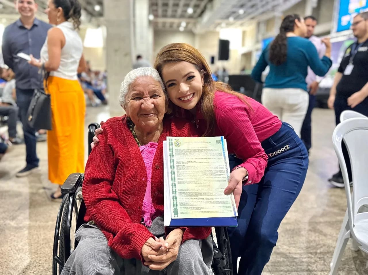 Governo do AM prioriza entrega de títulos de propriedade para mulheres