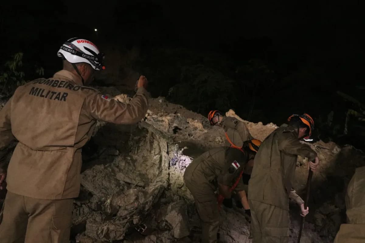Força-tarefa atua no atendimento a famílias afetadas pelo deslizamento em Manaus; 9 casas atingidas e 6 pessoas soterradas