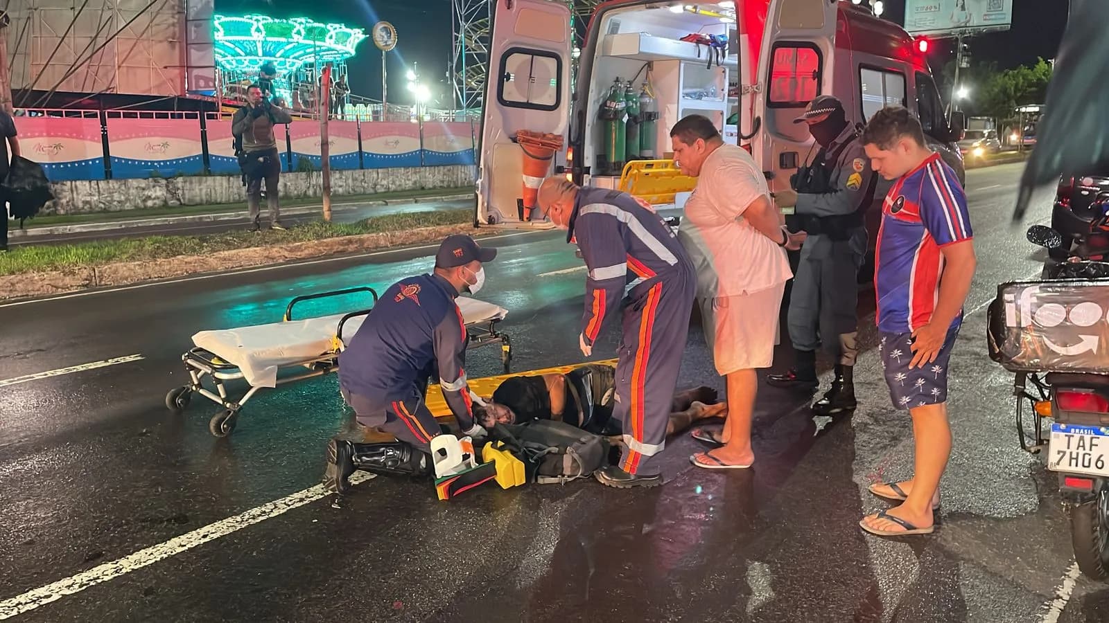 VÍDEOS: Pedestre é atropelado por intérprete de Escola de Samba na Avenida Mário Ypiranga