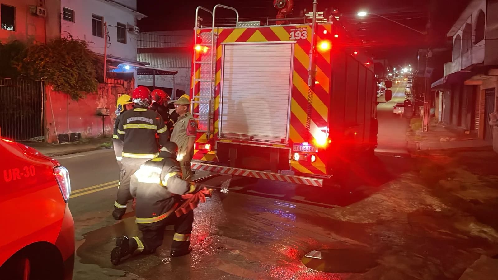 Incêndio atinge apartamento em prédio no Santo Antônio