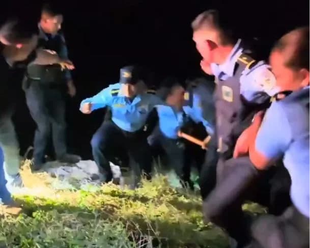 VÍDEO: Avião com 20 passageiros cai em Honduras; mortes confirmadas