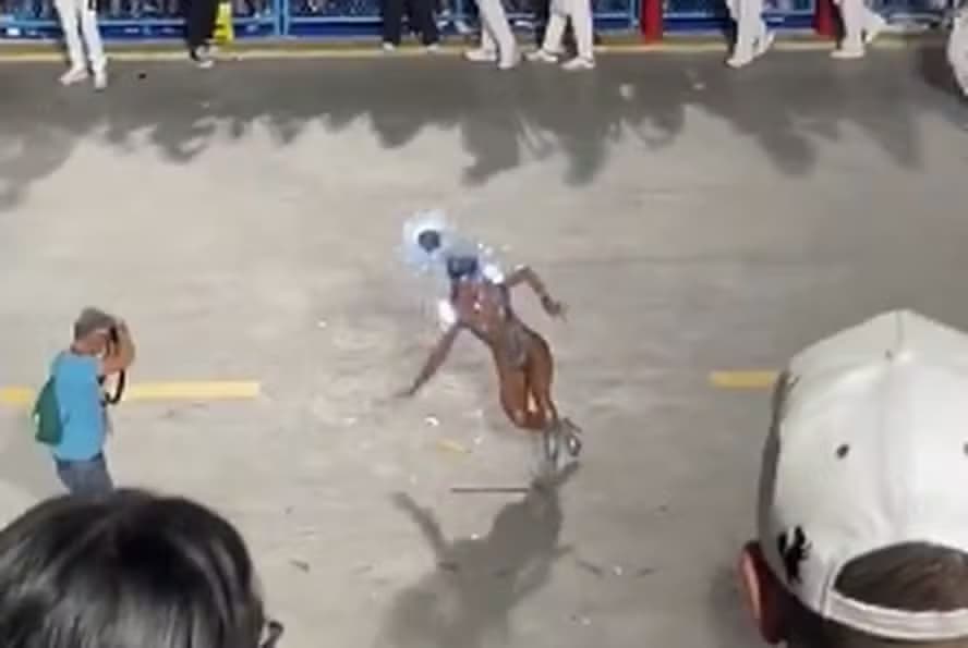 VÍDEO: Lore Improta cai em desfile da Unidos da Viradouro: “Eu escorreguei”