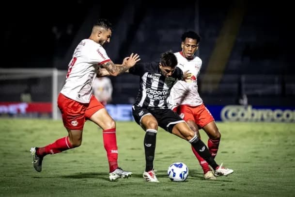Nos minutos finais, Ceará cede empate para o Bragantino na estreia do Brasileirão