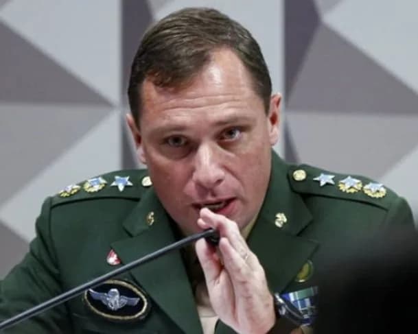 Alexandre de Moraes autoriza Mauro Cid a viajar com filha para competição esportiva