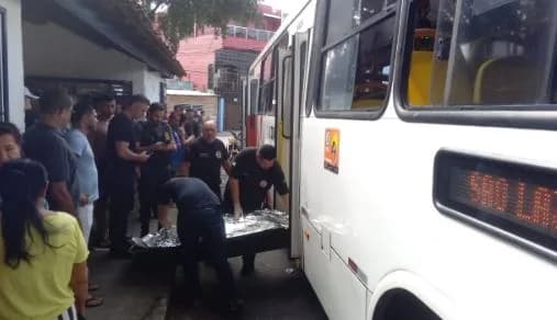 Homem sofre mal súbito e morre em ônibus na zona Sul de Manaus