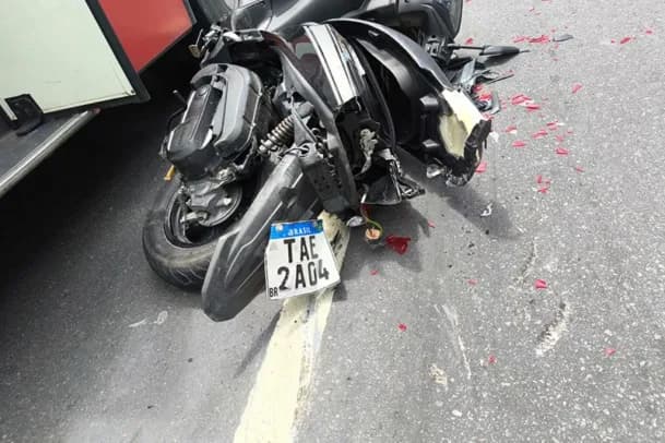 Mulher fica ferida gravemente após acidente na zona Leste de Manaus