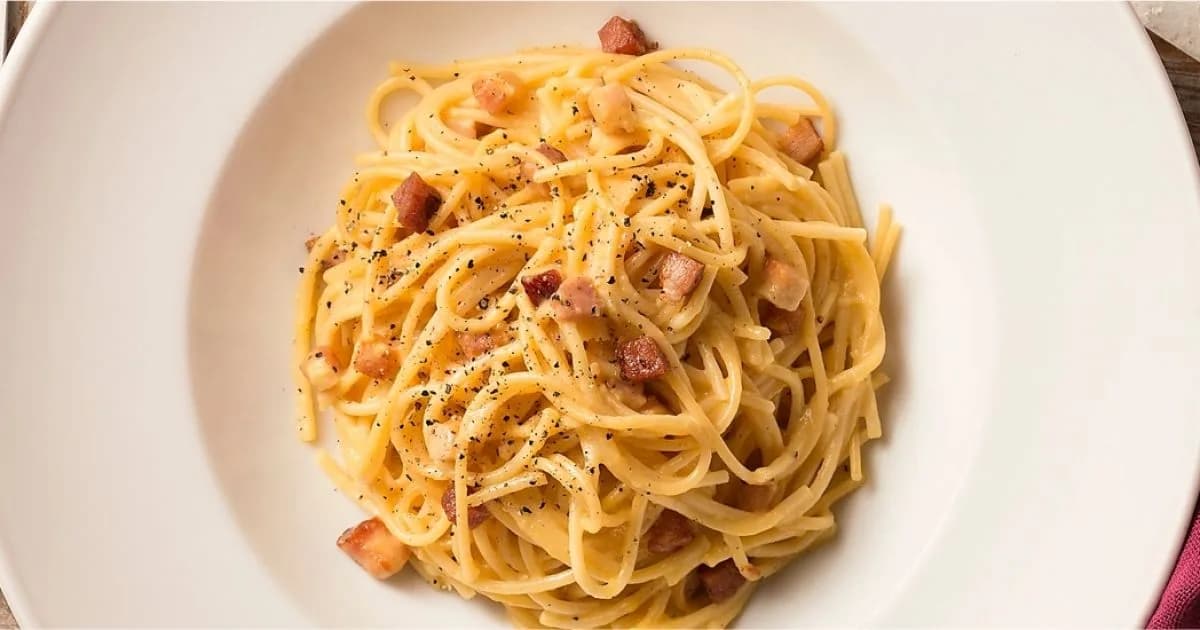 Carbonara: surpreenda a mulher da sua vida com uma receita especial no dia 8 de março
