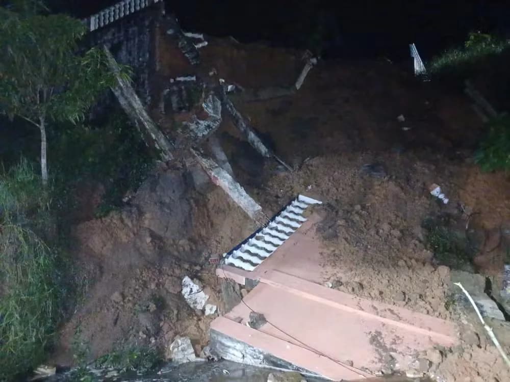 VÍDEO: Chuvas provocam deslizamento de terra na orla do município de Borba (AM)