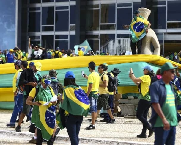 Governo Federal articula solução para evitar anistia e diminuir a pena dos condenados pelo 8 de janeiro