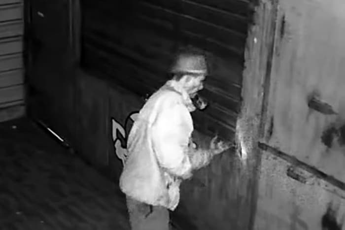 VÍDEO: Ladrão come doces durante furto a quiosque no Distrito Federal