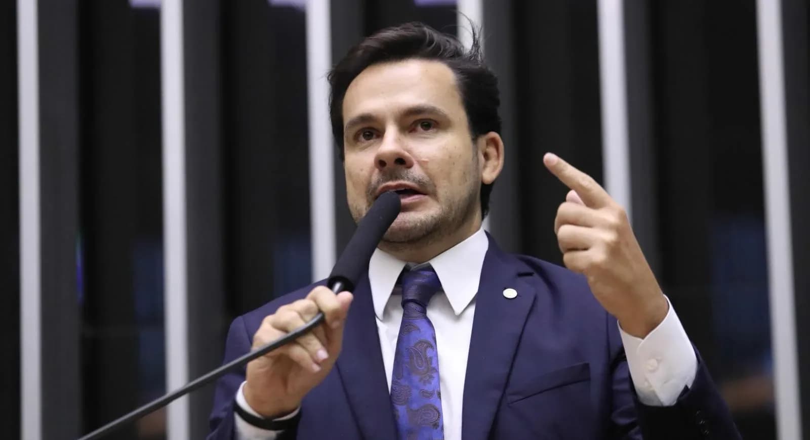 Alberto Neto é a favor do Projeto que revoga competência do TSE para editar resoluções eleitorais