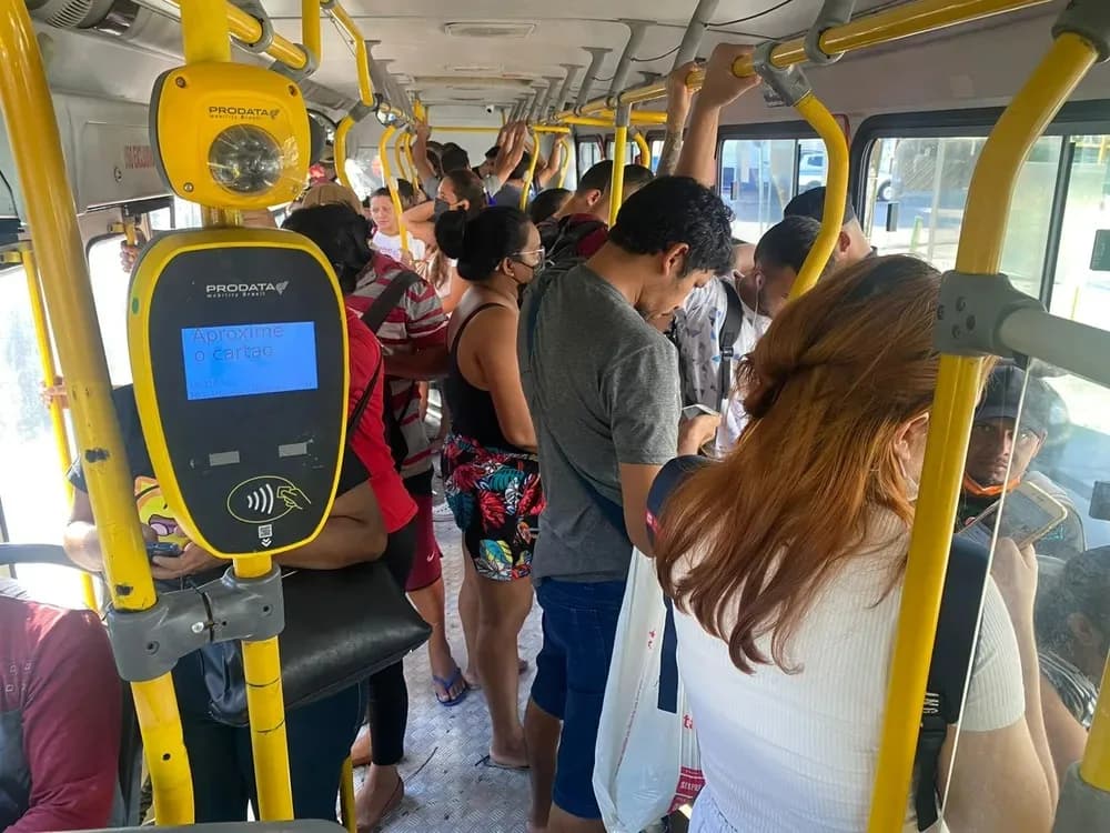 Associações se manifestam contra o aumento da passagem de ônibus em Manaus