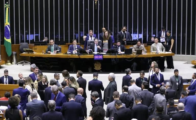Câmara dos Deputados aprova pena maior para homicídio ou agressão contra juiz, defensor público, promotor e oficial de Justiça