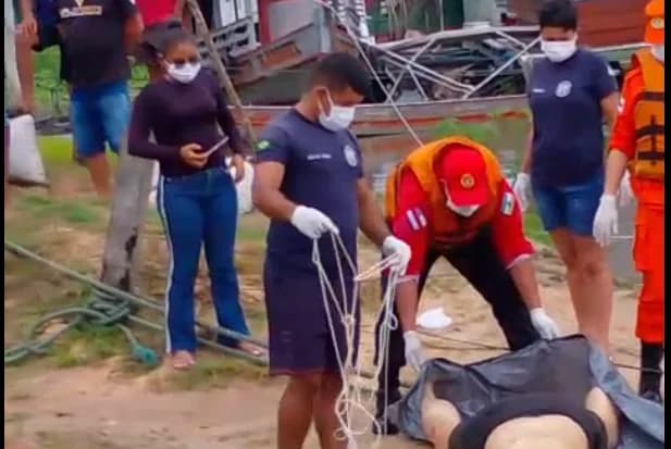 IMAGEM FORTE: Corpo é encontrado boiando em Tefé
