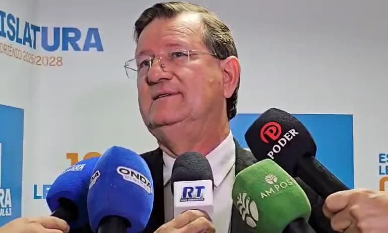 Zé Ricardo questiona aumento da tarifa de ônibus em Manaus: “Transparência não existe’