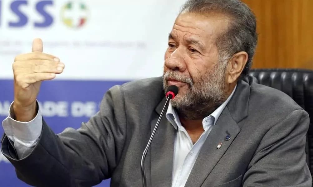 Pesquisa Atlas: 85% dos brasileiros querem demissão de Carlos Lupi após escândalo no INSS